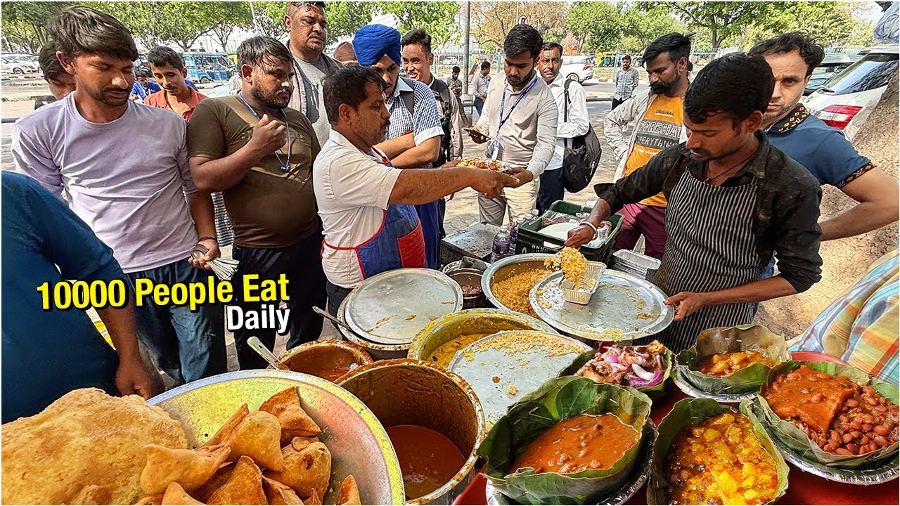 70/- Rs North India's Busiest Indian Street Food 😍 Chole Bhature, Rajma Chawal, Viral Momos Lady