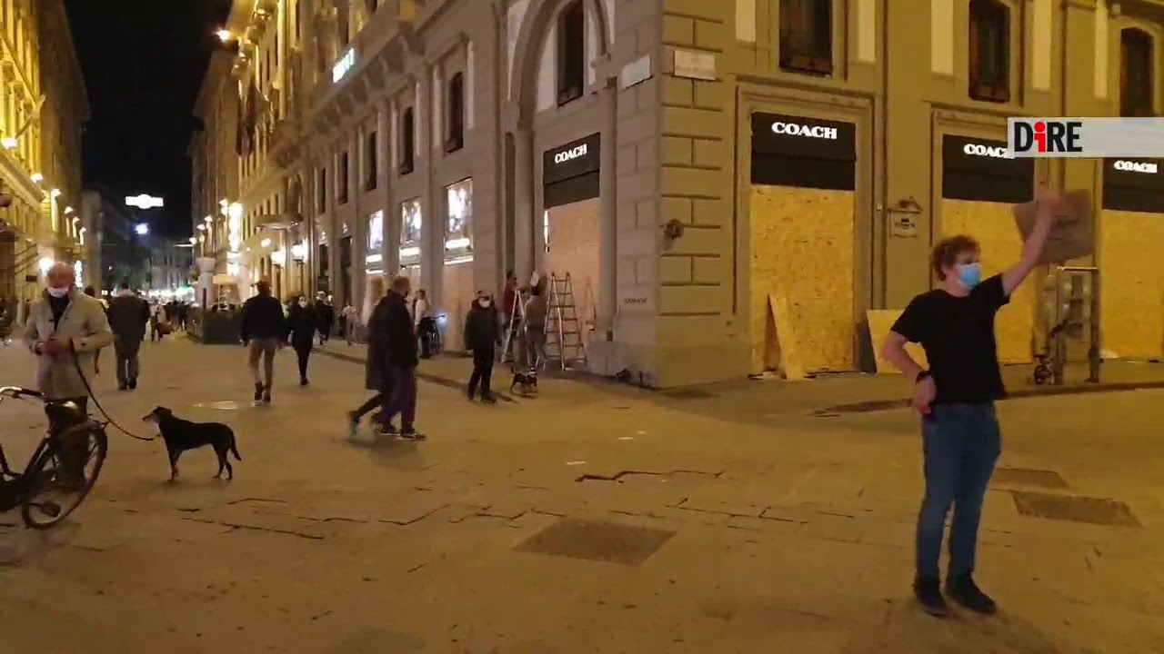 Firenze - La manifestazione fa paura: via auto, negozi barricati (30.10.20)