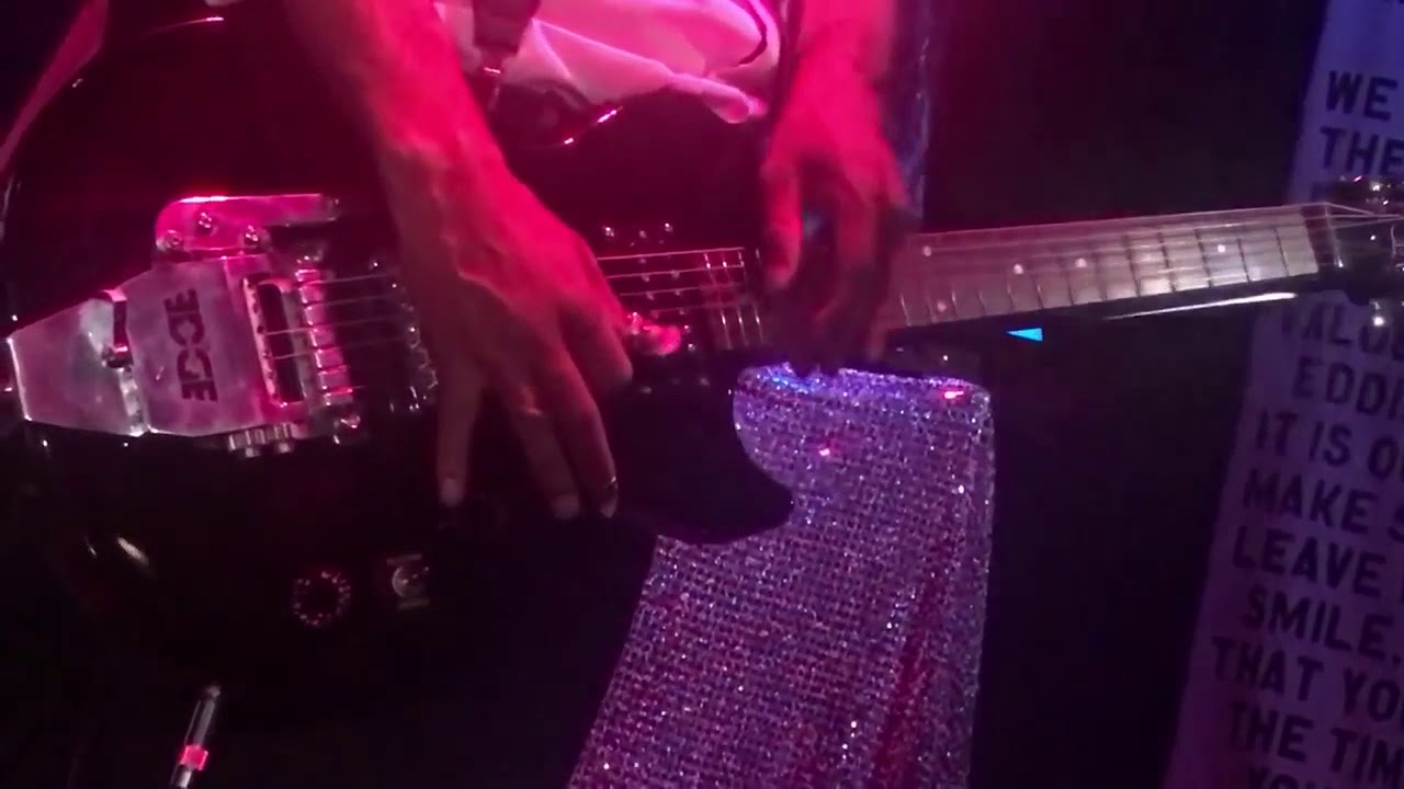 Making guitar sound like a gospel singer - Wow!!! Amazing
