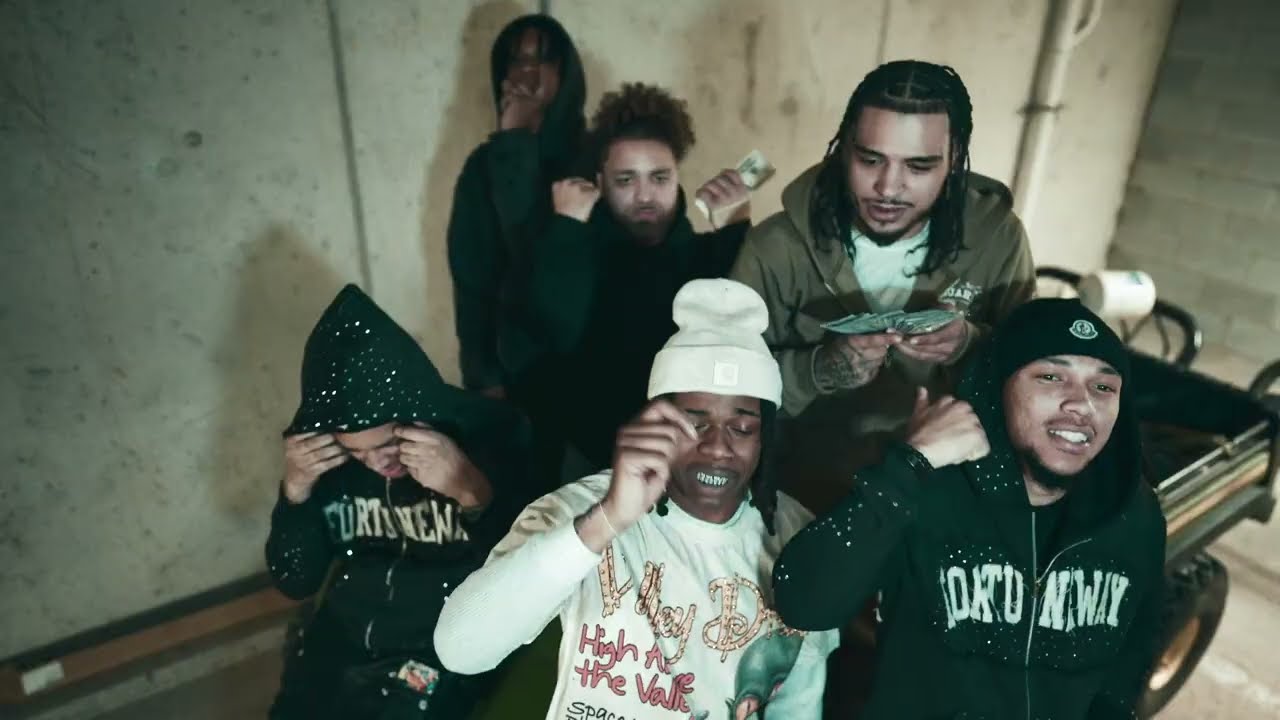 BankrollBeez - She In Love With A Dumper (Official Video)