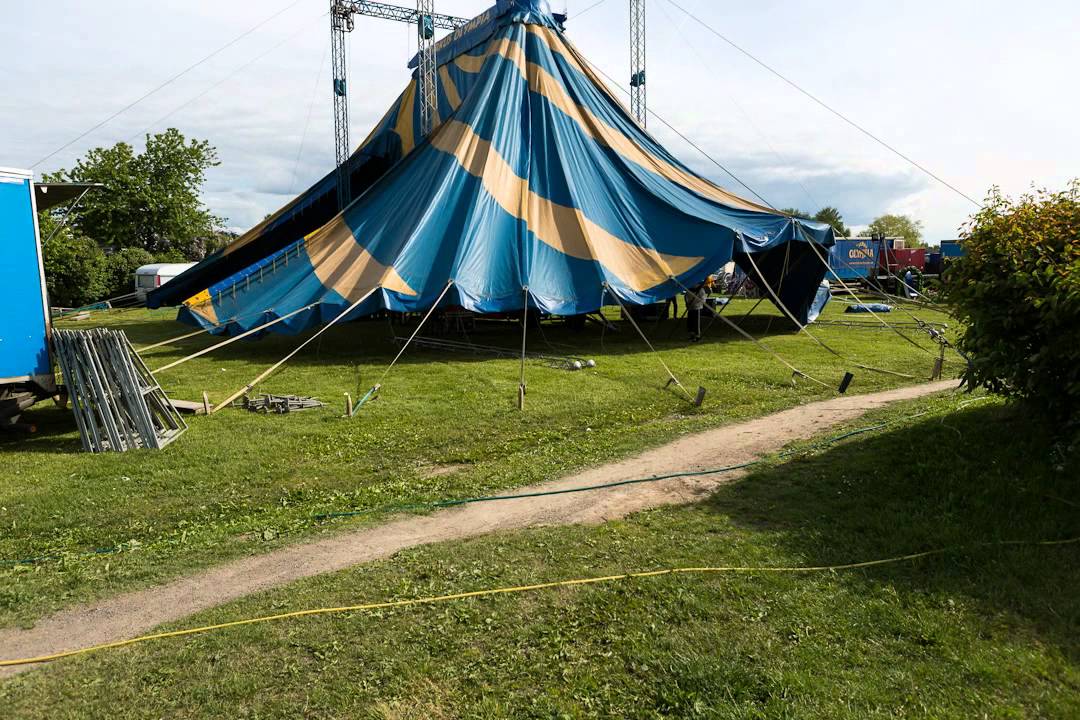 Hur man reser ett cirkustält - Cirkus Olympia