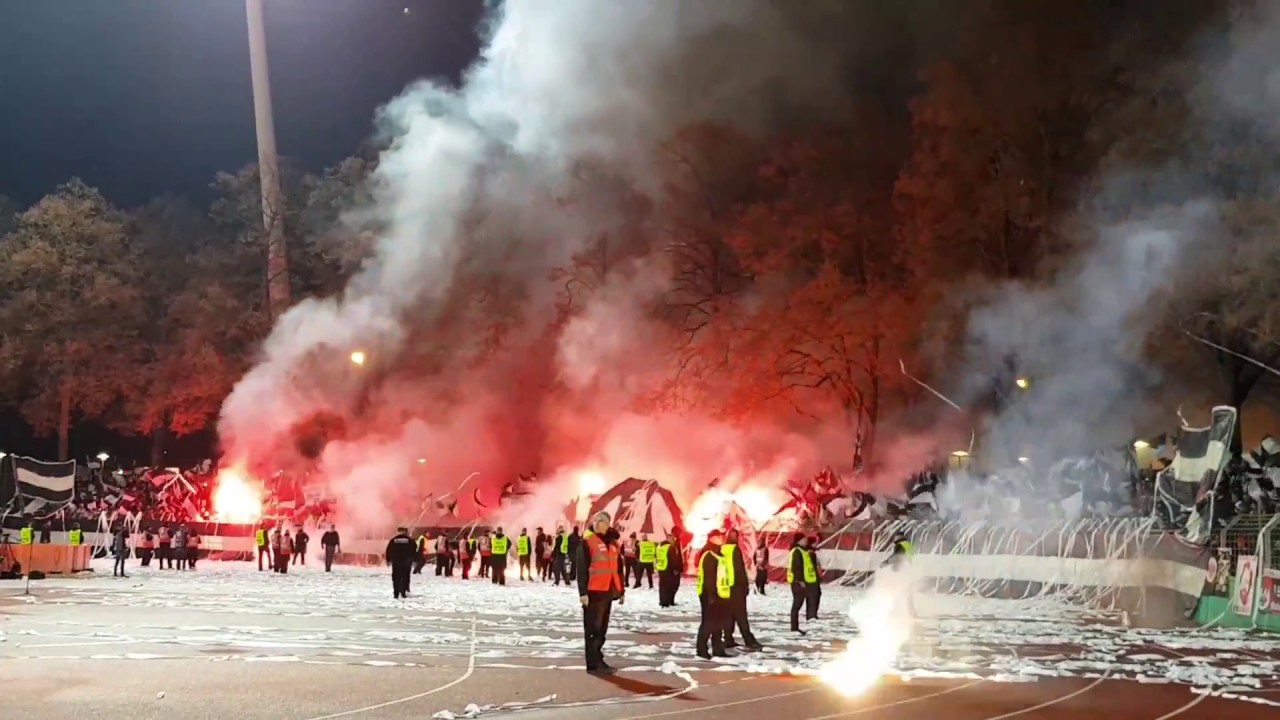 1. FC SCHWEINFURT - EINTRACHT FRANKFURT 0:4 DFB-Pokal Pyro Pyroshow Pyrotechnik Support Stimmung