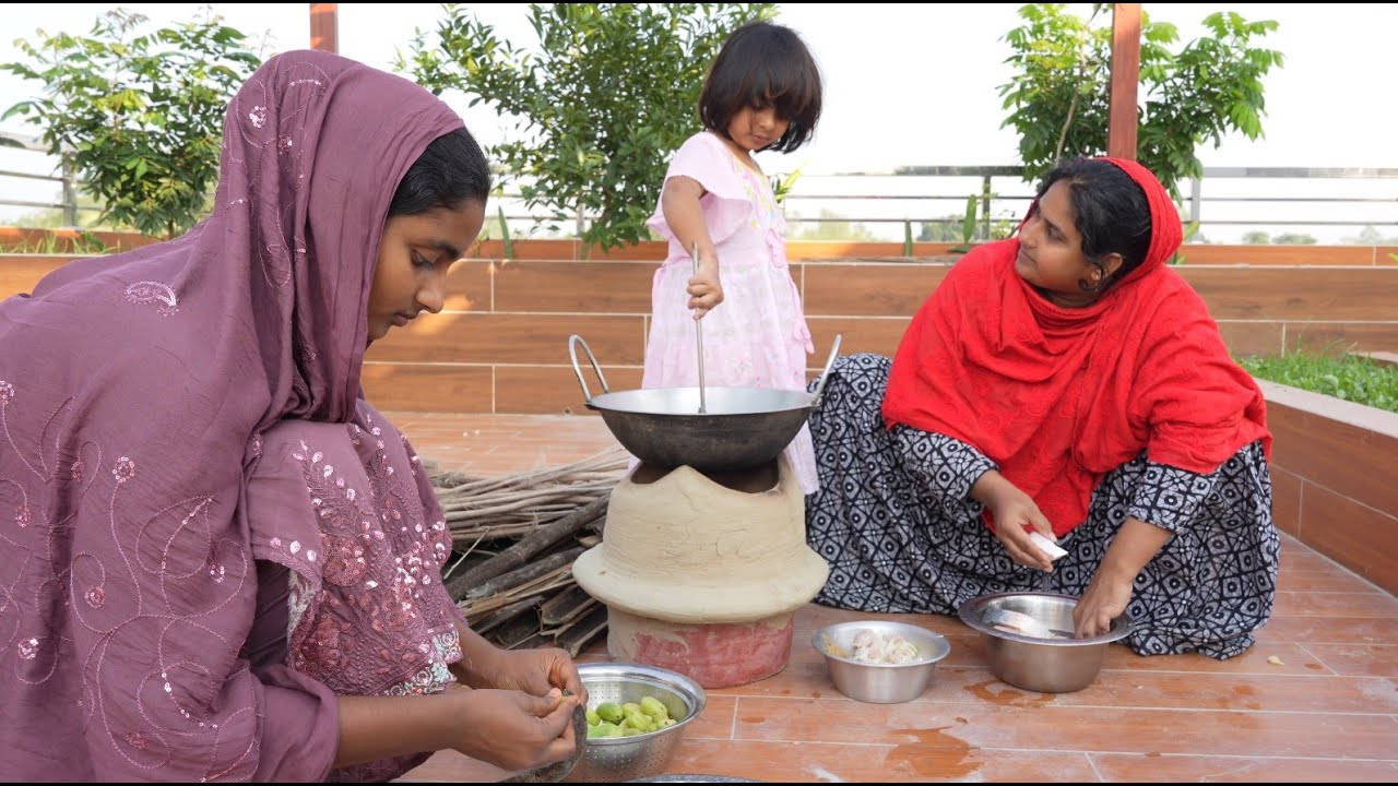মা মেয়ে আর খালা মিলে ছাদে পিকনিক করলাম | Village life with Shampa