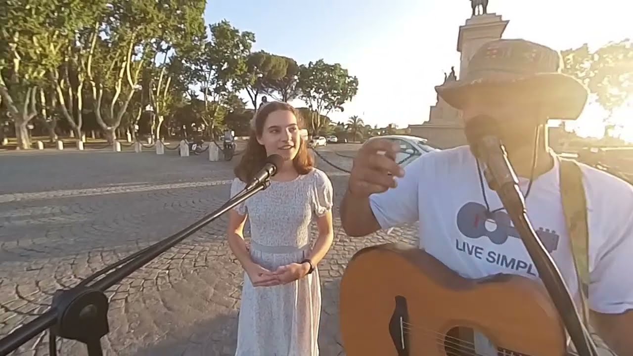 ‘Sono nervosa…’ Ma poi canta Fix You al tramonto e incanta tutti!