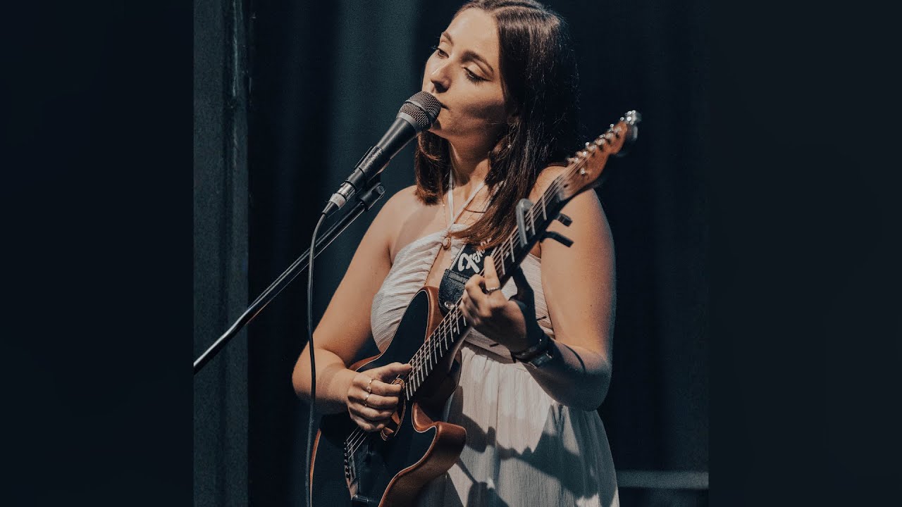Laurane Jolly en live chez Over Eighteen Motors