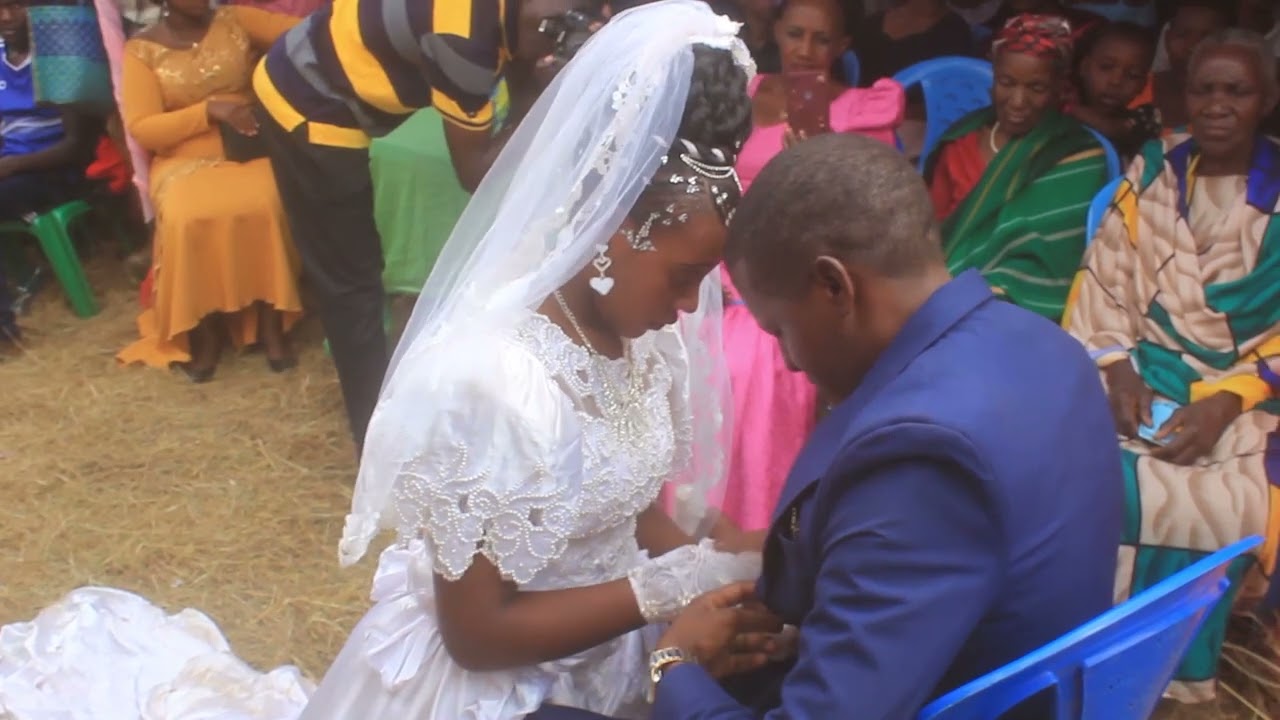 Sifa ya mke wa kihaya akiolewa lazima afanye hiviii