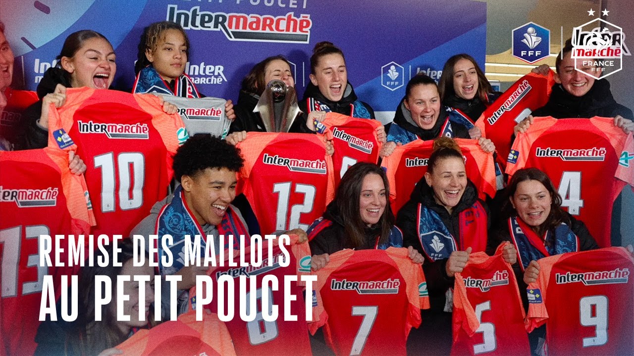 Remise de maillots à l'ESOF Vendée La Roche