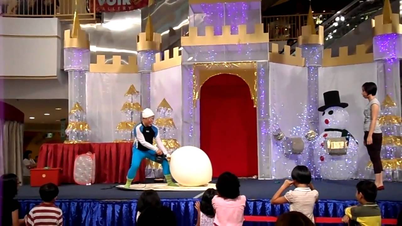 First Malaysia Giant Balloon Performance by Ipoh Au Young The Clown