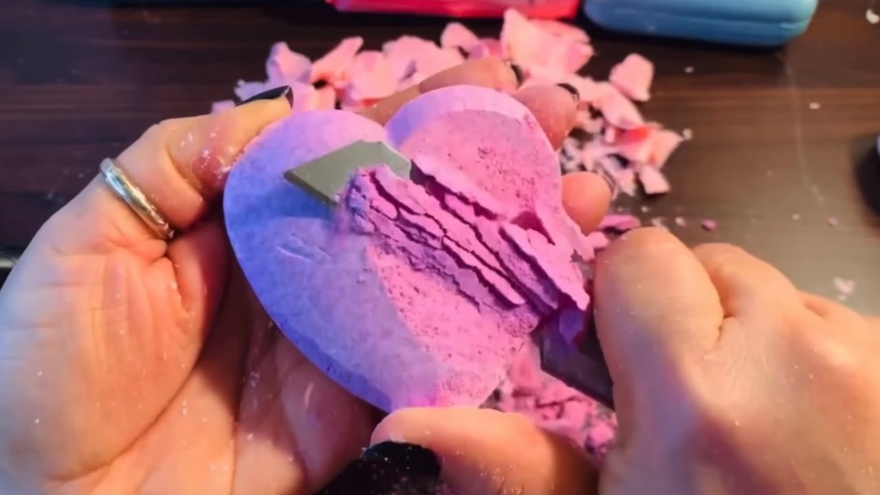 CUTTING A BATH BOMB 🩷 AND BAR SOAPS 
