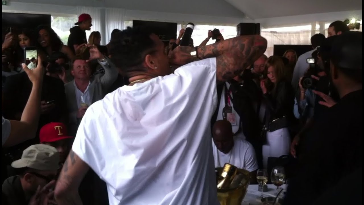 Chris Brown Private Showcase in a restaurant - Live in Cannes, France