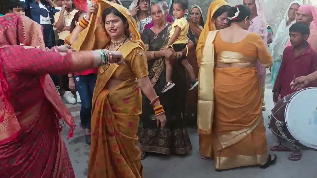 सीमा और हेमू का मस्ती भरा डांस