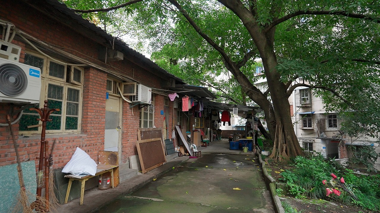 Walking through old neighborhoods in Chongqing, China. Songjiang Village(松江村), Ziyou Village(自由村)・4K