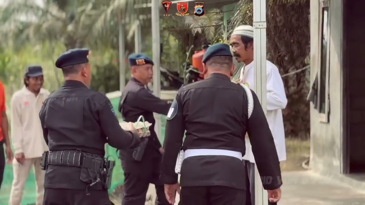 Terobosan Ramadhan Batalyon B Pelopor Brimob Kalsel Antar Langsung Bantuan Sembako ke Rumah Warga