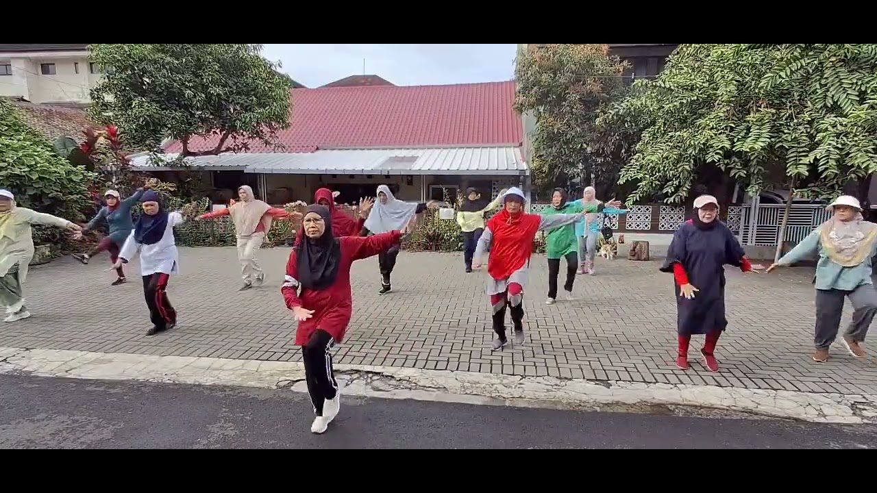 Sabtu, 3 Jan. 2026 Usai gerimis pagi lanjut senam... Yuk semangat...💪🏻🤗