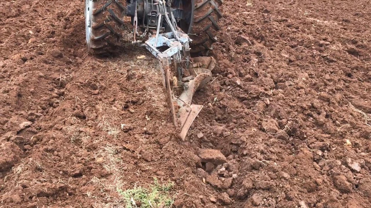 Bu Şöför Nerede Yanlış Yapıyorda Pulluk Devamlı Çivi Kesiyor ?