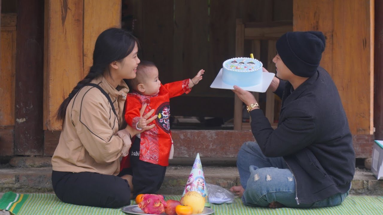 Happy family: Jon and Huong celebrate James's first birthday together. Lý Tử Hường