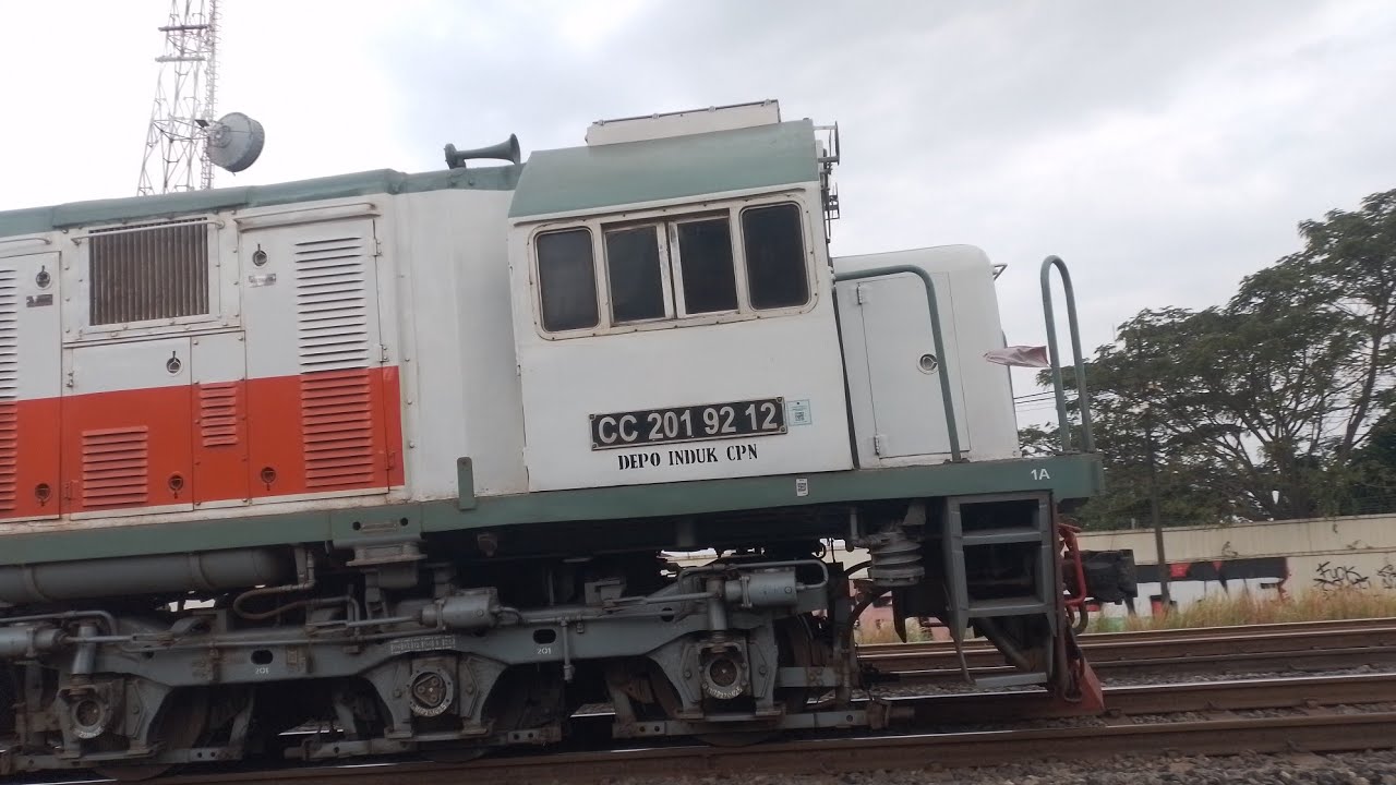 Momen kereta ukur pulang ke arah barat setelah mengukur jalur rel yg berada di lintas utara !!! 