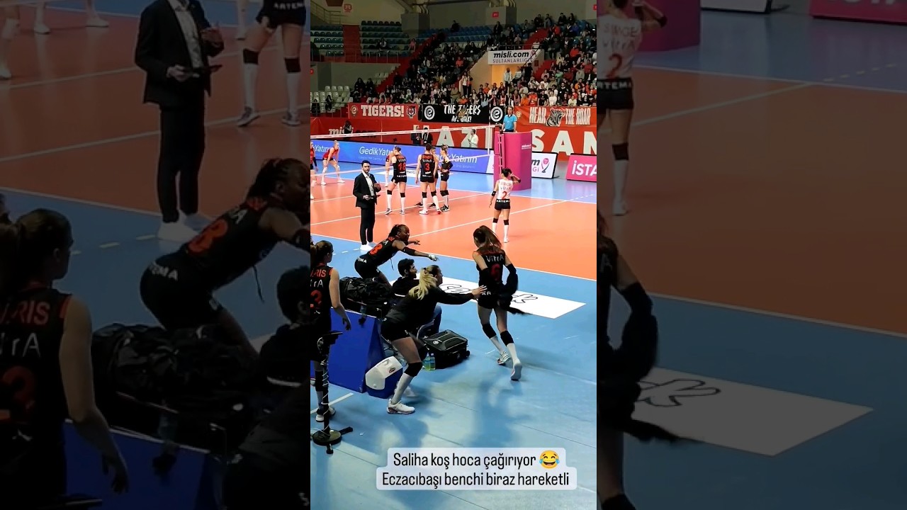 Saliha Koş Hoca &Ccedil;ağırıyor | Saliha Şahin'in Koşusu 😅 #voleybol ##eczacıbaşıdynavit