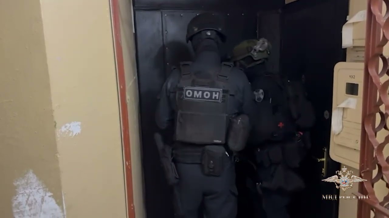 Сотрудники полиции задержали участников преступного сообщества, подозреваемых в киберпреступлениях