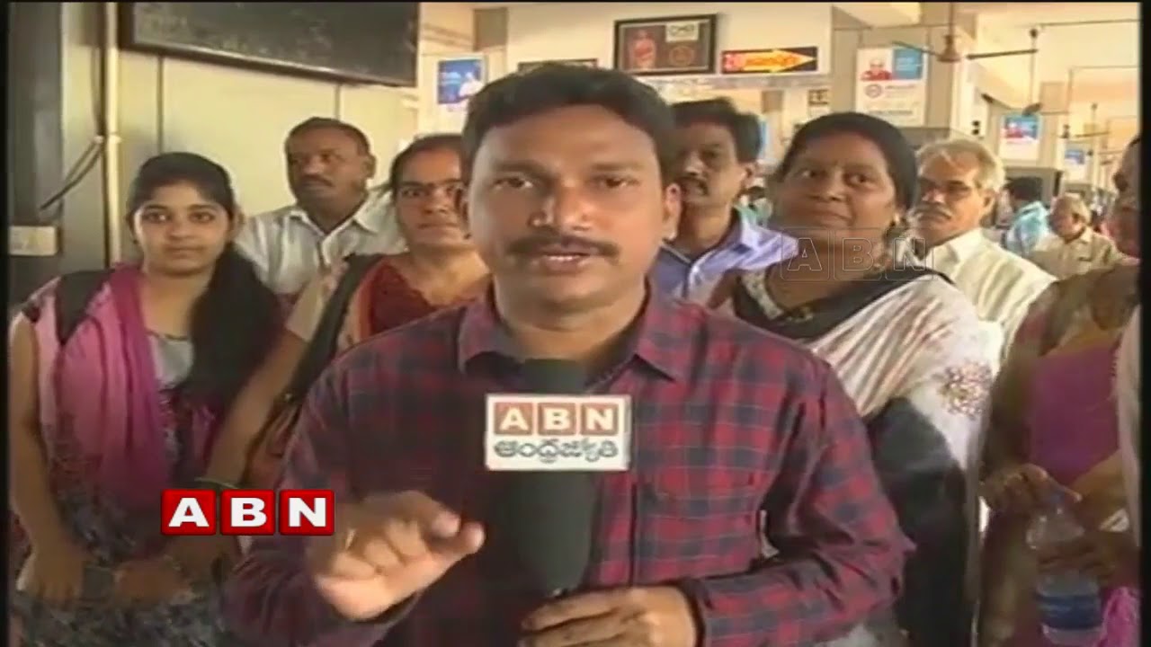 Huge Rush At Bus Stations On Sankranti Festival | Toll Plazas Witness Heavy Traffic | updates