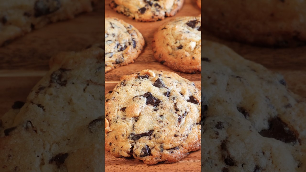 Best Chocolate Chip Cookies 🍪 - Easy Recipe - #shorts #cookies #homemade #viral #asmr