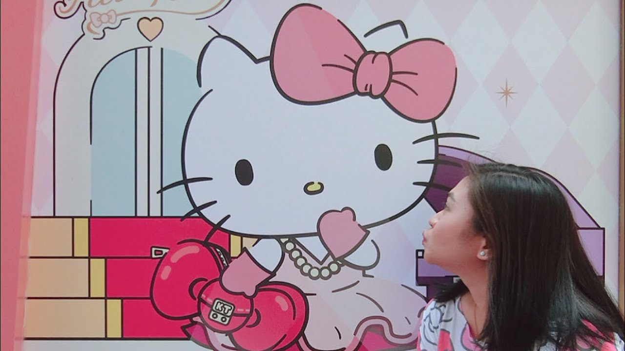 Hello kitty at Universal studios Singapore❤️❤️❤️