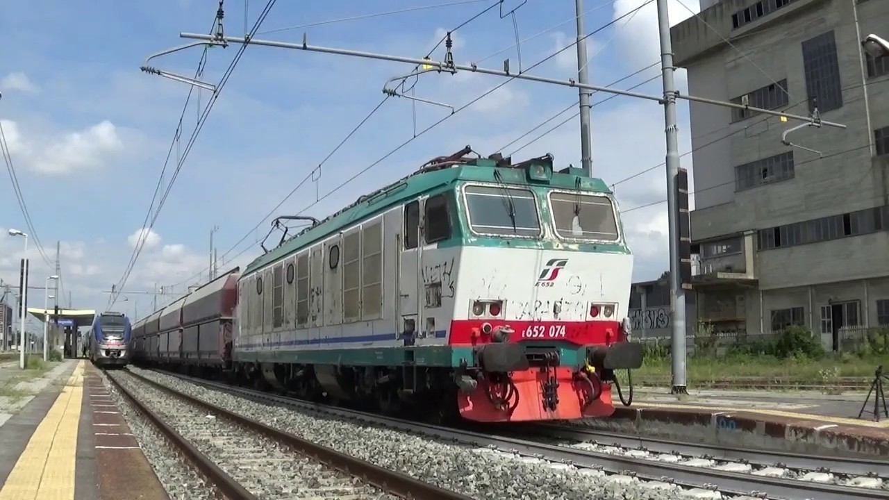 Una piccola raccolta di movimento, alla stazione di Carmagnola