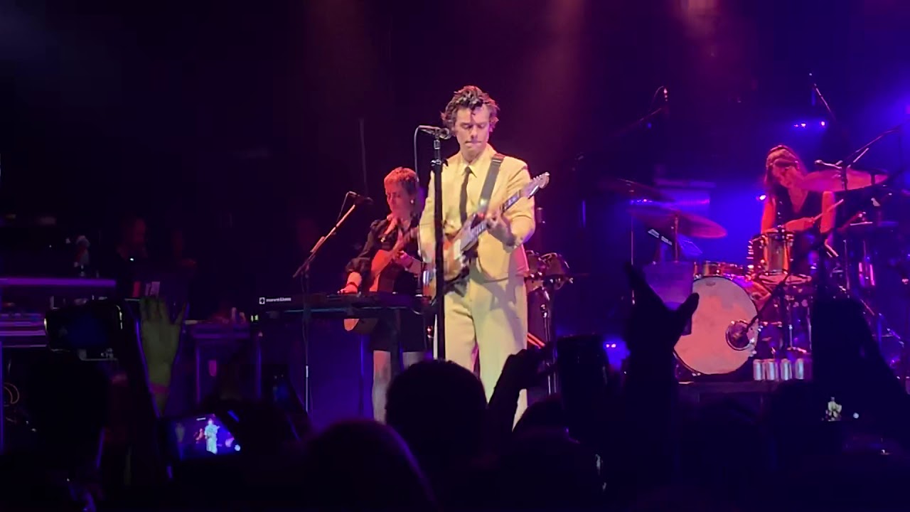 Harry Styles She Live In London