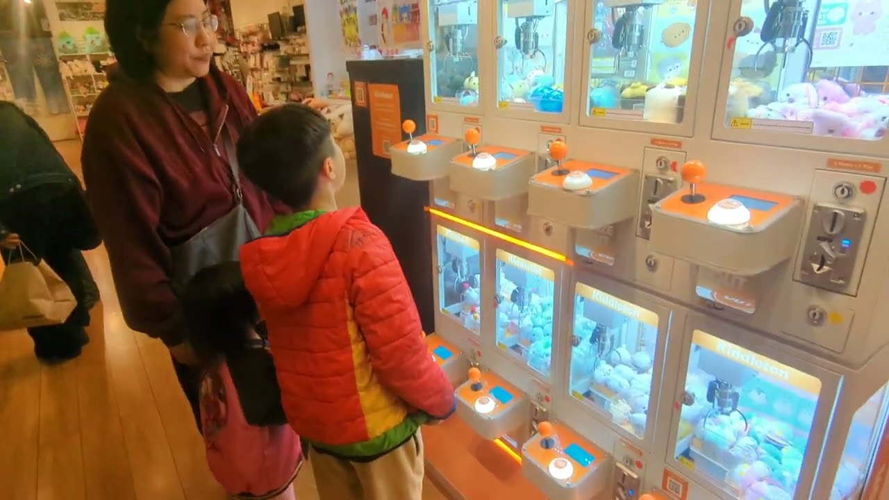 Aarys playing claw machine on Sawtelle Feb 20, 2024 #aarysgigi