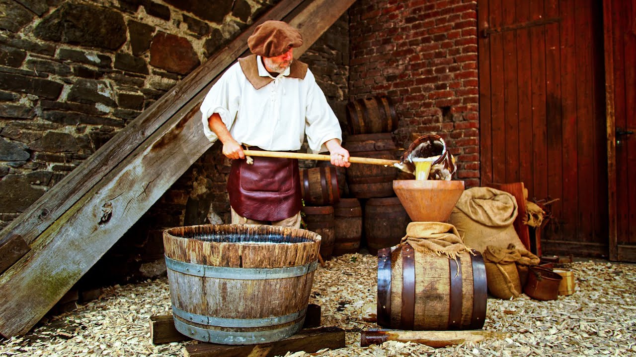 Bierbrauwunderweg Grevenstein - Bierbrauen Anno 1516 - Fassen