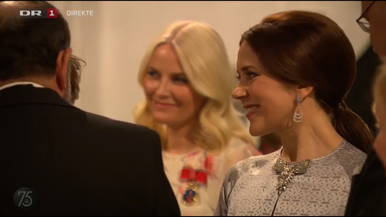 Crown Princess Mary met her father at dinner in Fredensborg Palace 2015