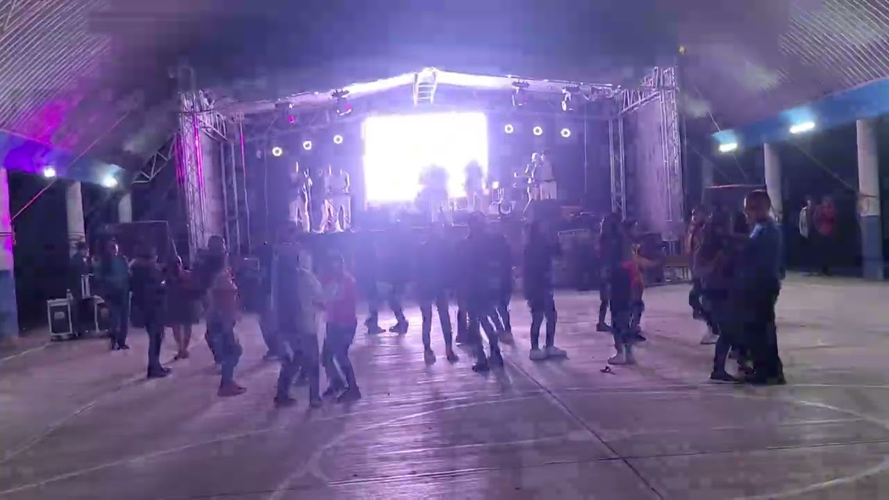 Grupo Frecuencia musical tocando desde Xochioloco Benito Juarez Ver.
