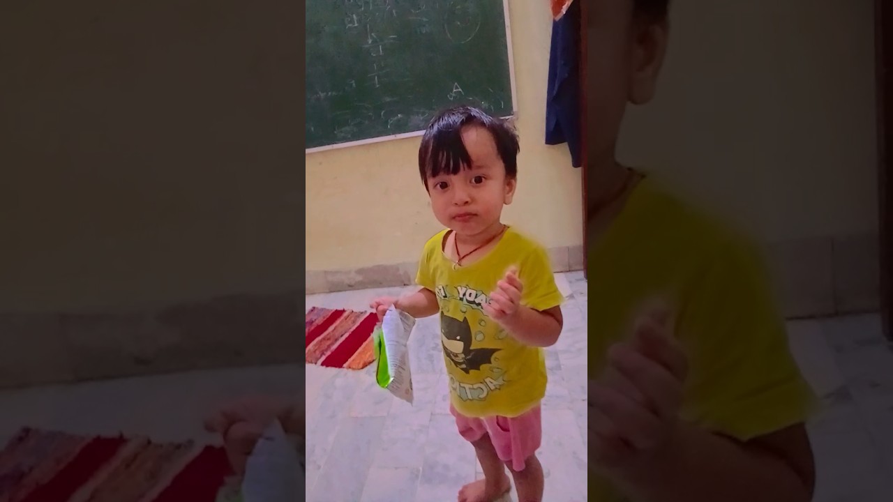 #cutebaby #chips Masti me hamesha rahne ka 😀🥰🥰