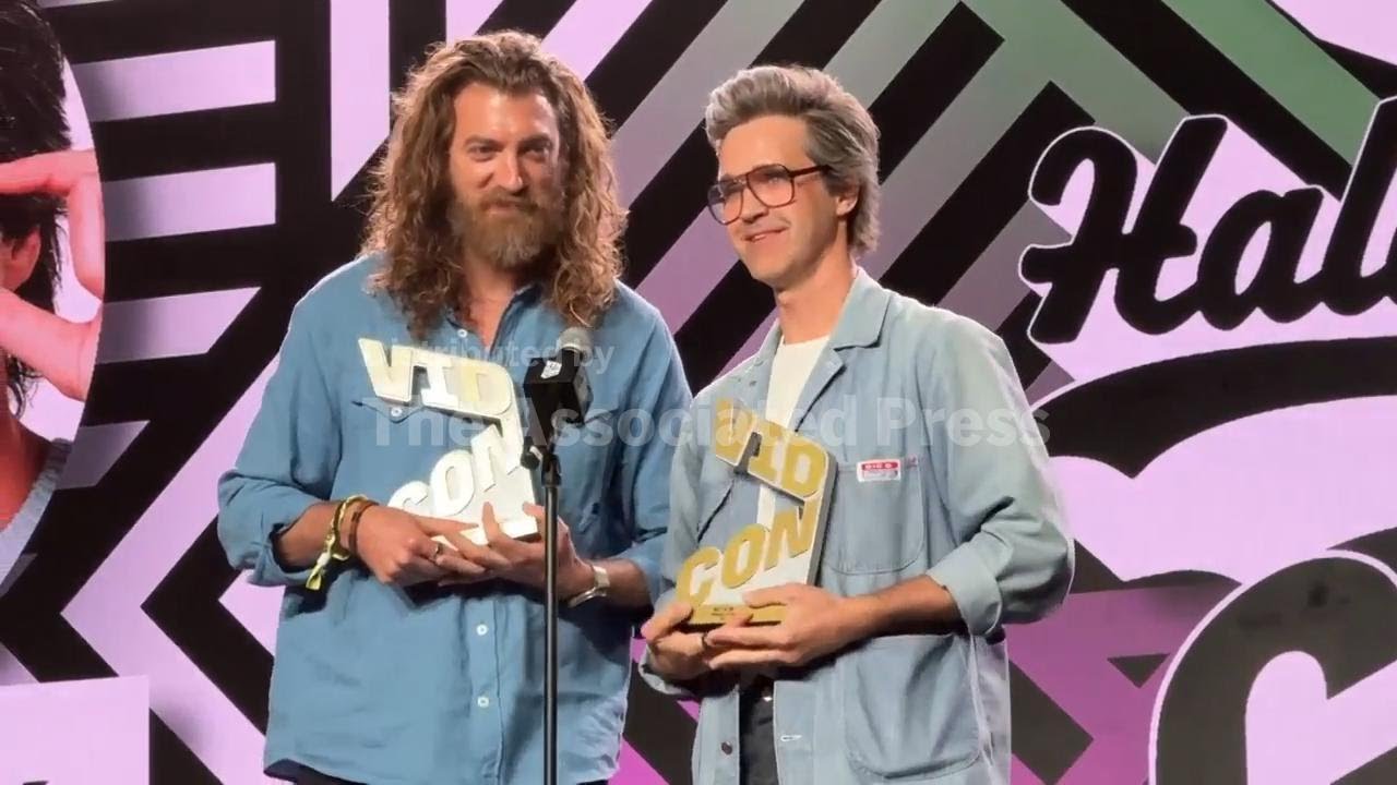 Rhett and Link and Smosh creators accept VidCon Hall of Fame awards