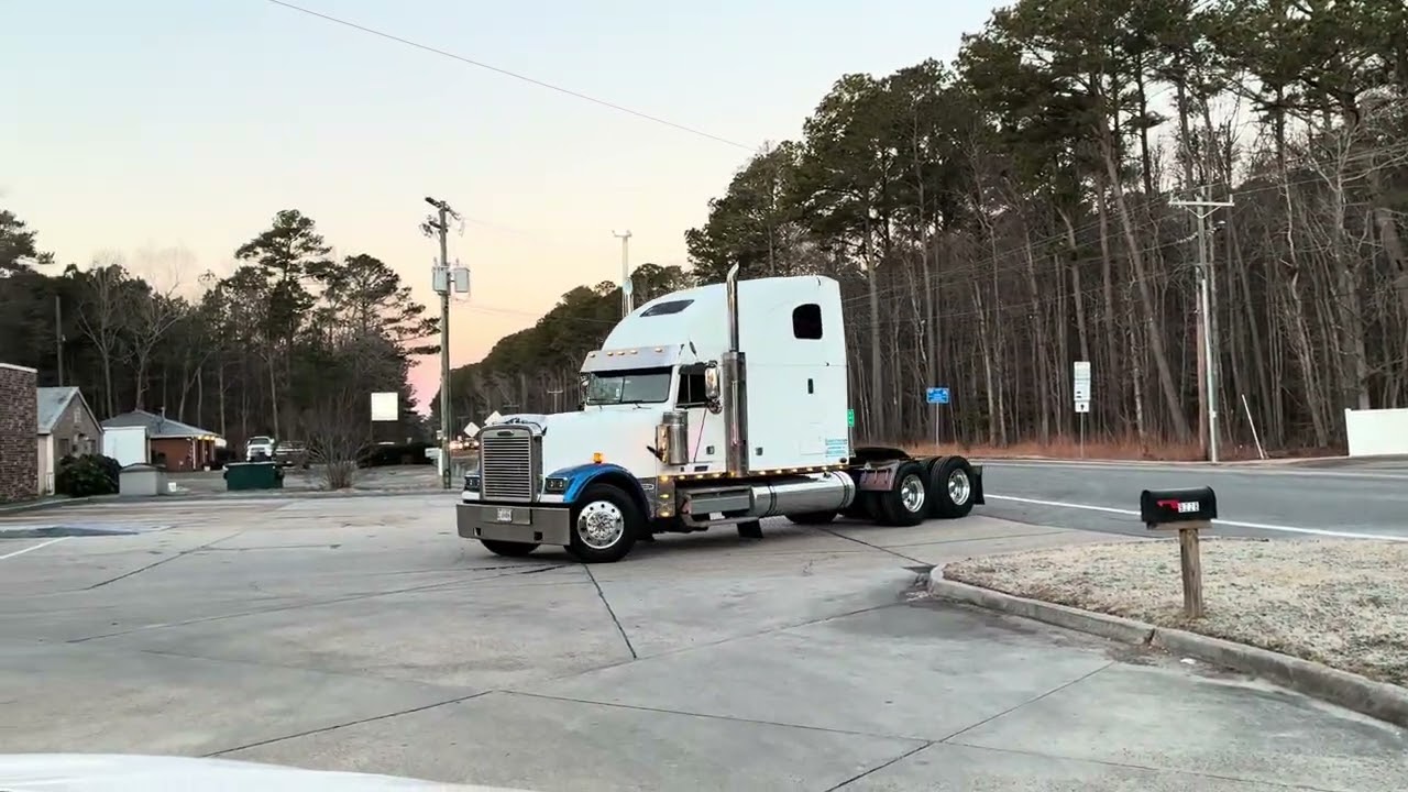 Freightliner Semi making a right turn