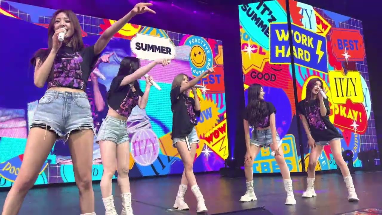 221107 [FANCAM 4K60] ITZY The 1st World Tour "Checkmate" Chicago IT'z SUMMER
