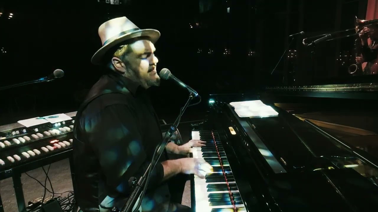 Pugsley Buzzard & The Swamp Orchestra - Photograph (live)