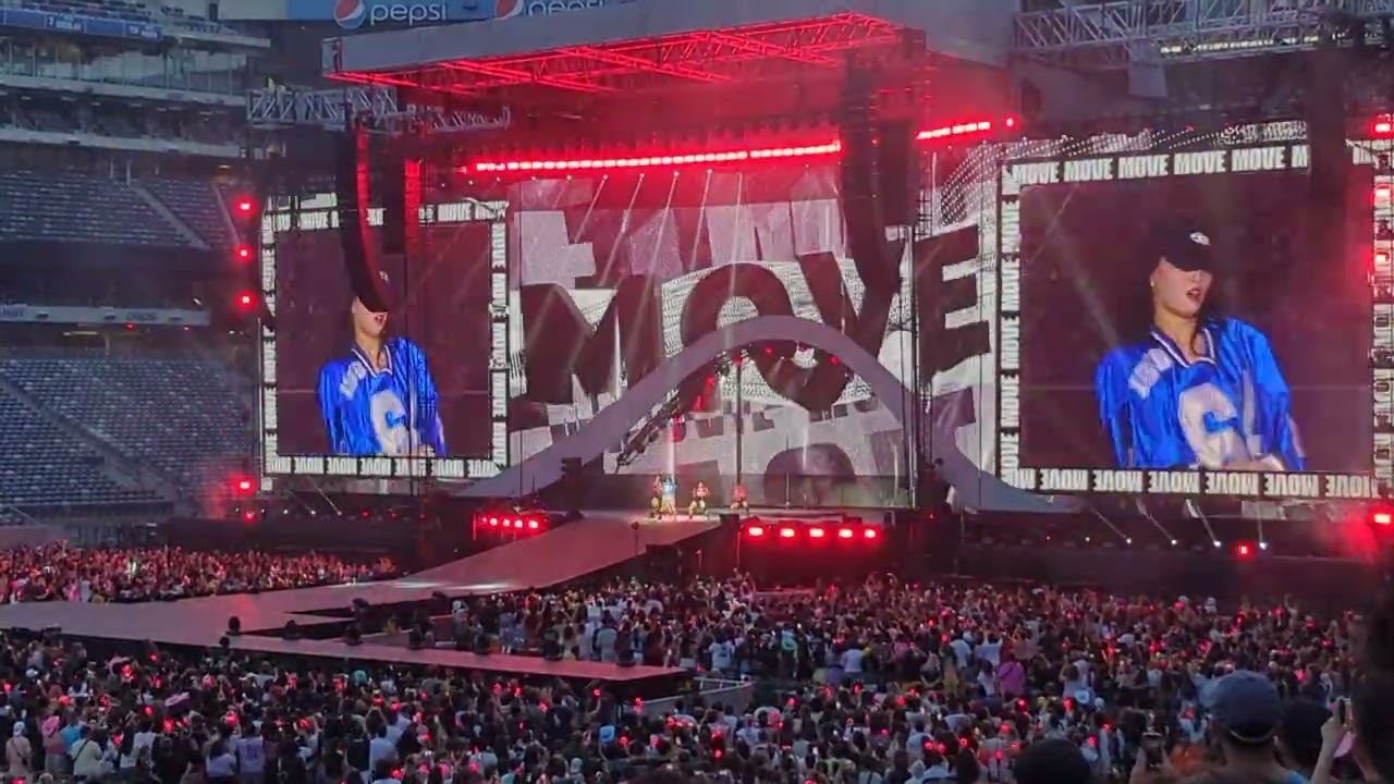 230706 TWICE Live @ Metlife Stadium, New Jersey (New York) - MOVE (Momo Solo)