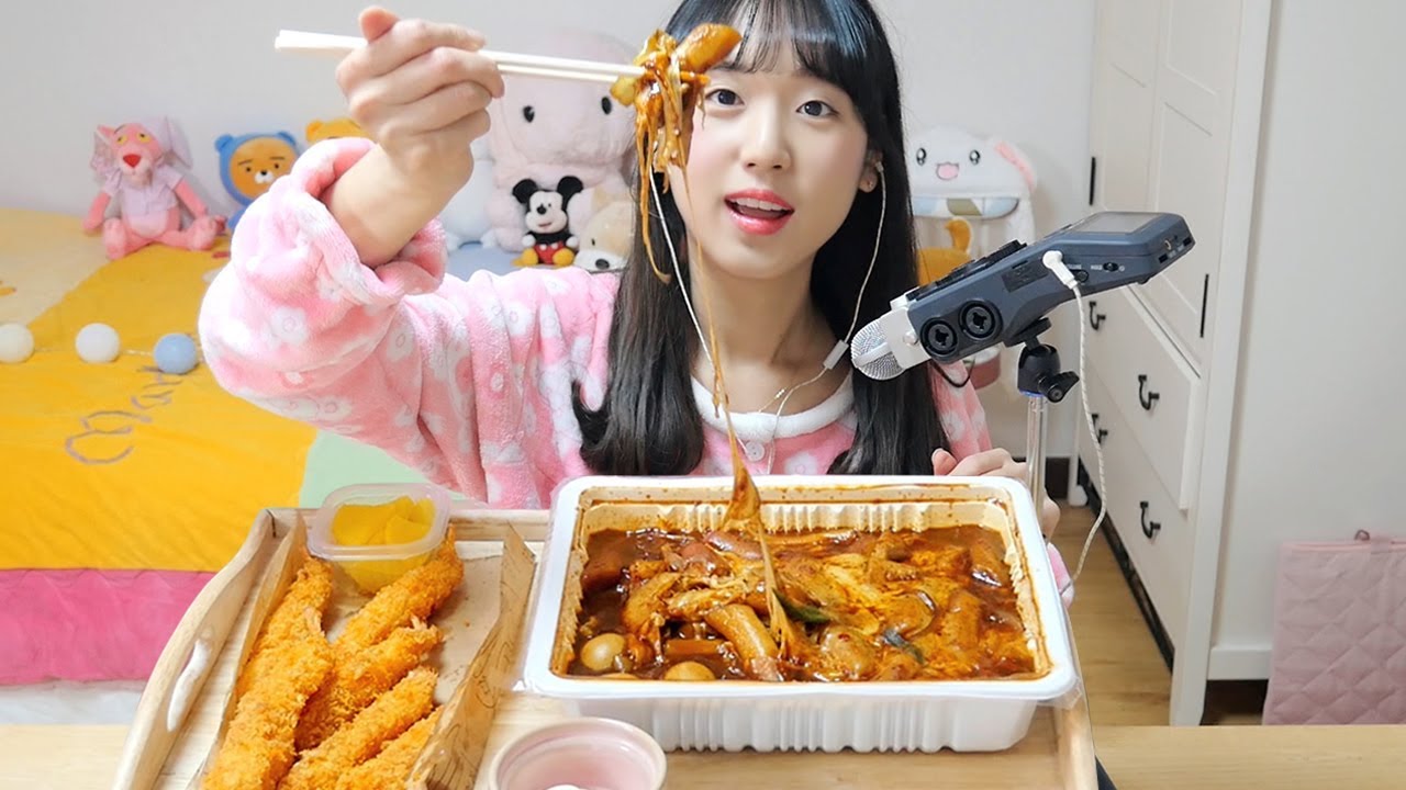 짜장떡볶이와 빠삭 빠삭 새우튀김 리얼사운드♬ 새싹들 오랜만이에요♥_♥ Black Tteokbokki なるほどトッポッキ 海老天 (ENG/JP SUB) [이루리]