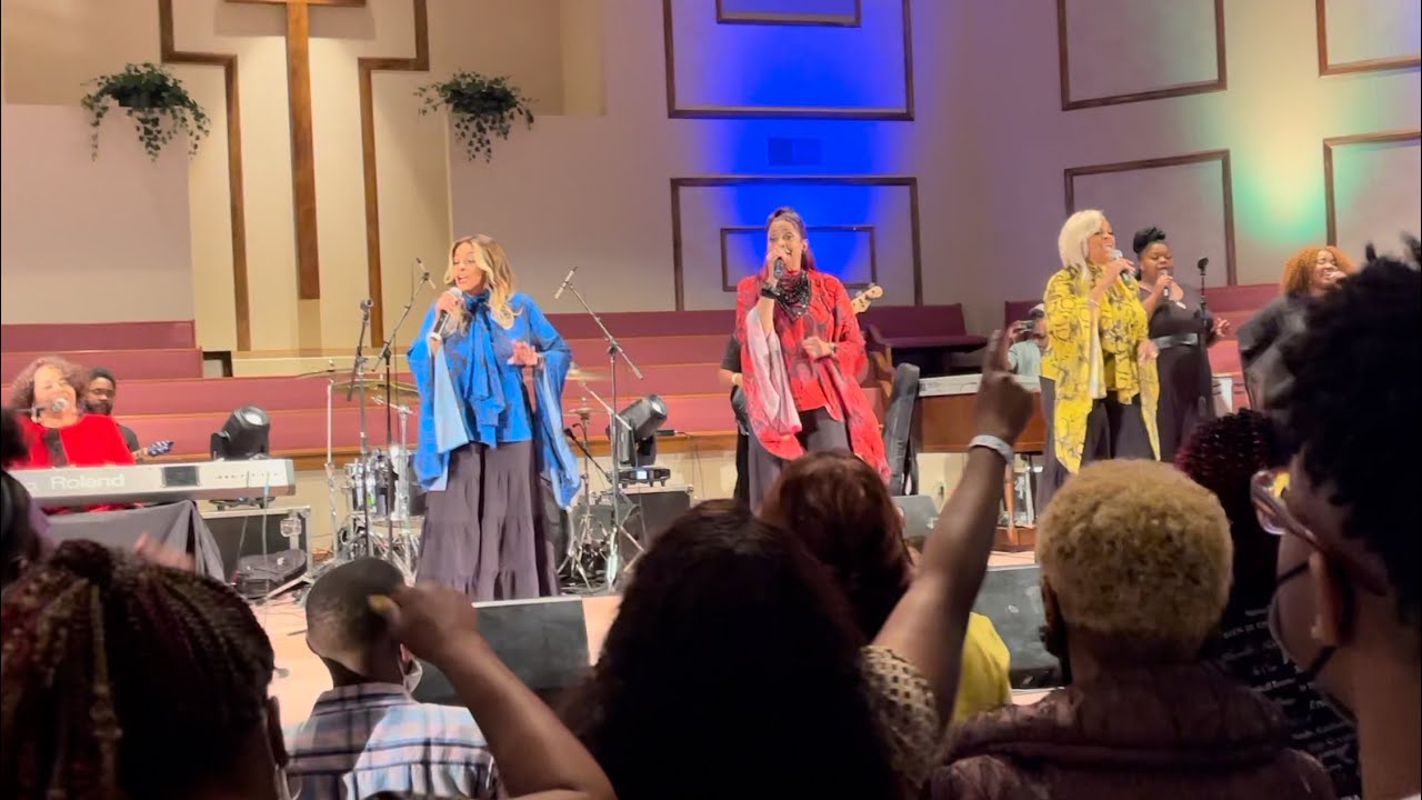 The Clark Sisters live in Memphis singing “My Redeemer Liveth.”