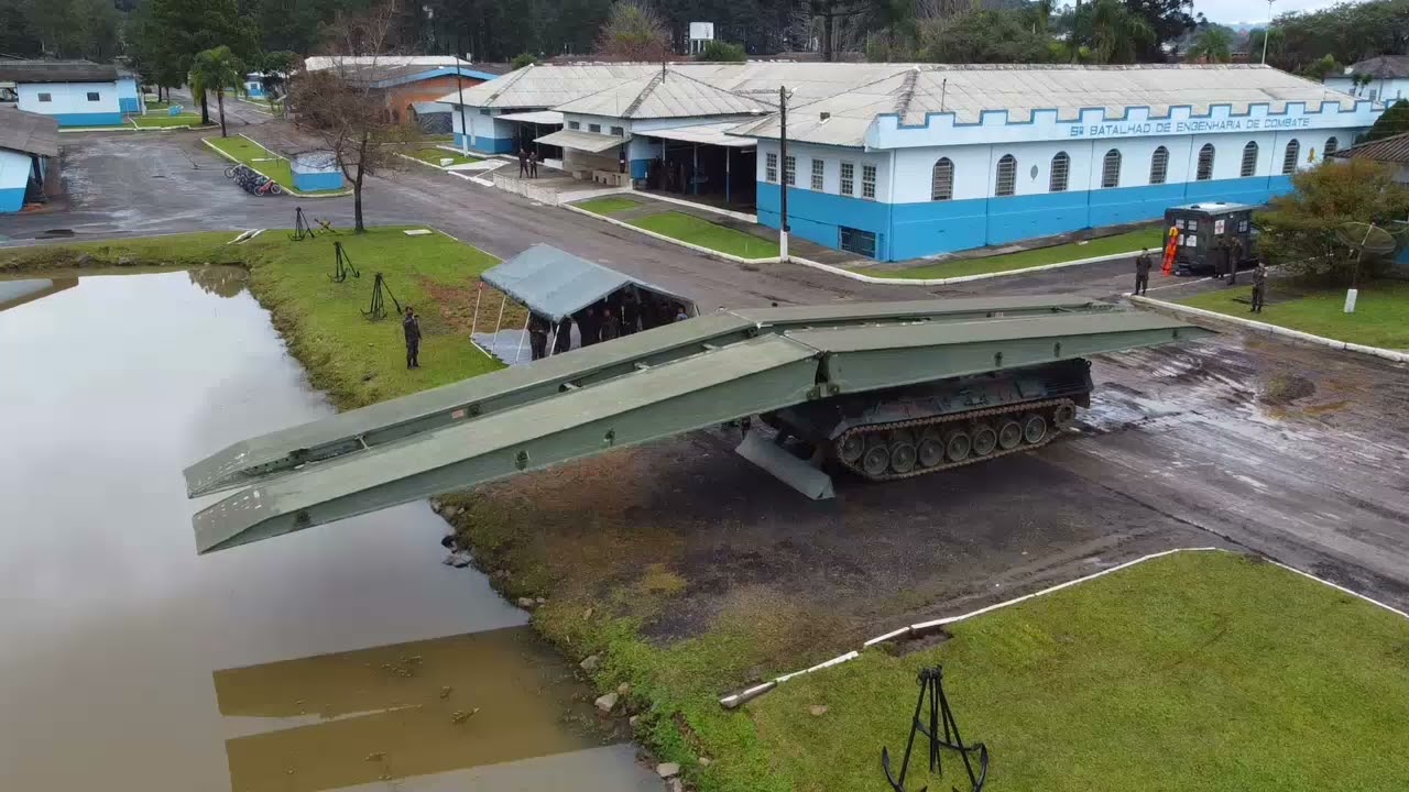 Viatura Blindada Especial Lançadora de Pontes