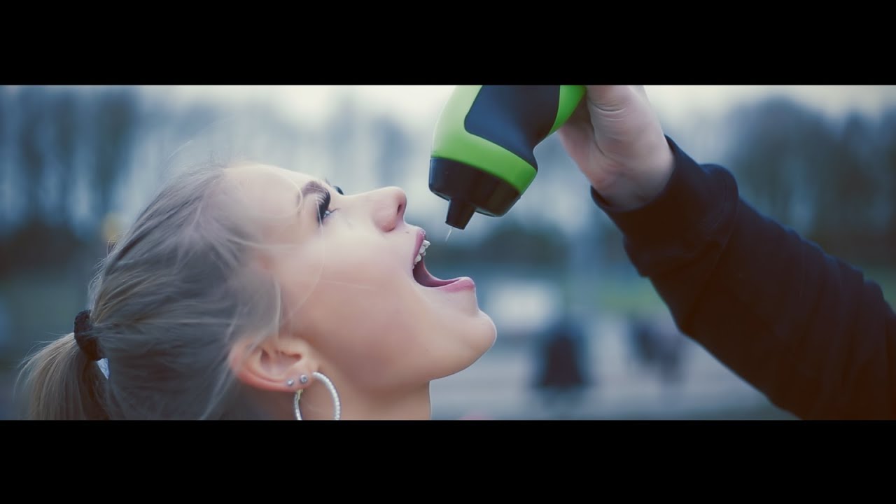Barry Badpak ft. Vlijmscherp - Hockey Meisjes (Official video)