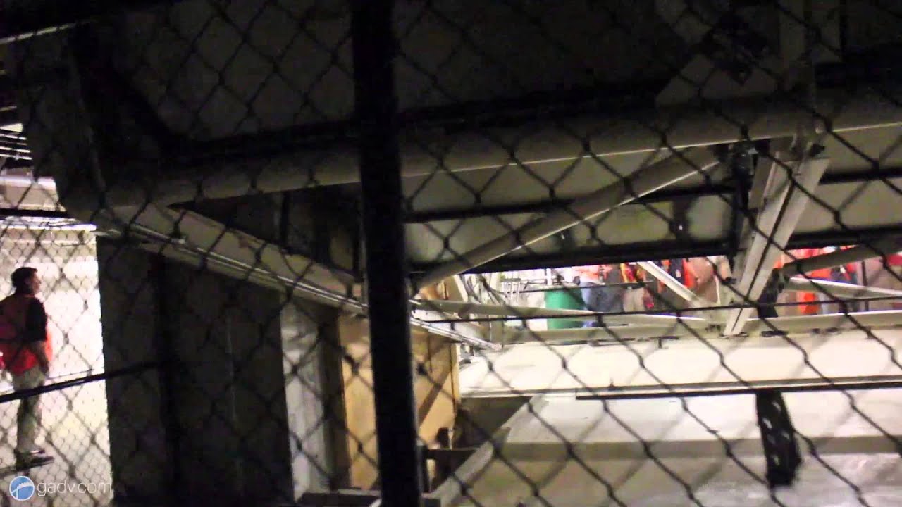 Underneath Houdini's Great Escape [Vekoma Madhouse]