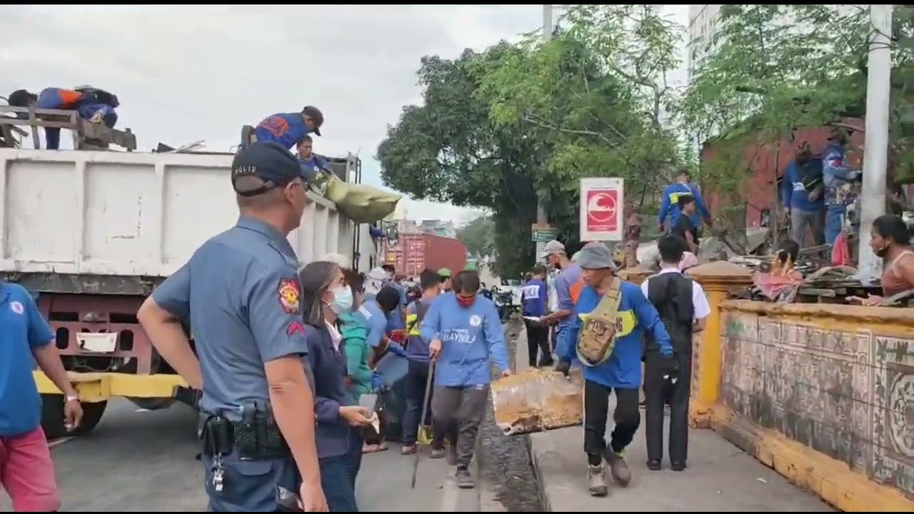 MGA SQUATING AYAW NA UMALIS SA TULAY