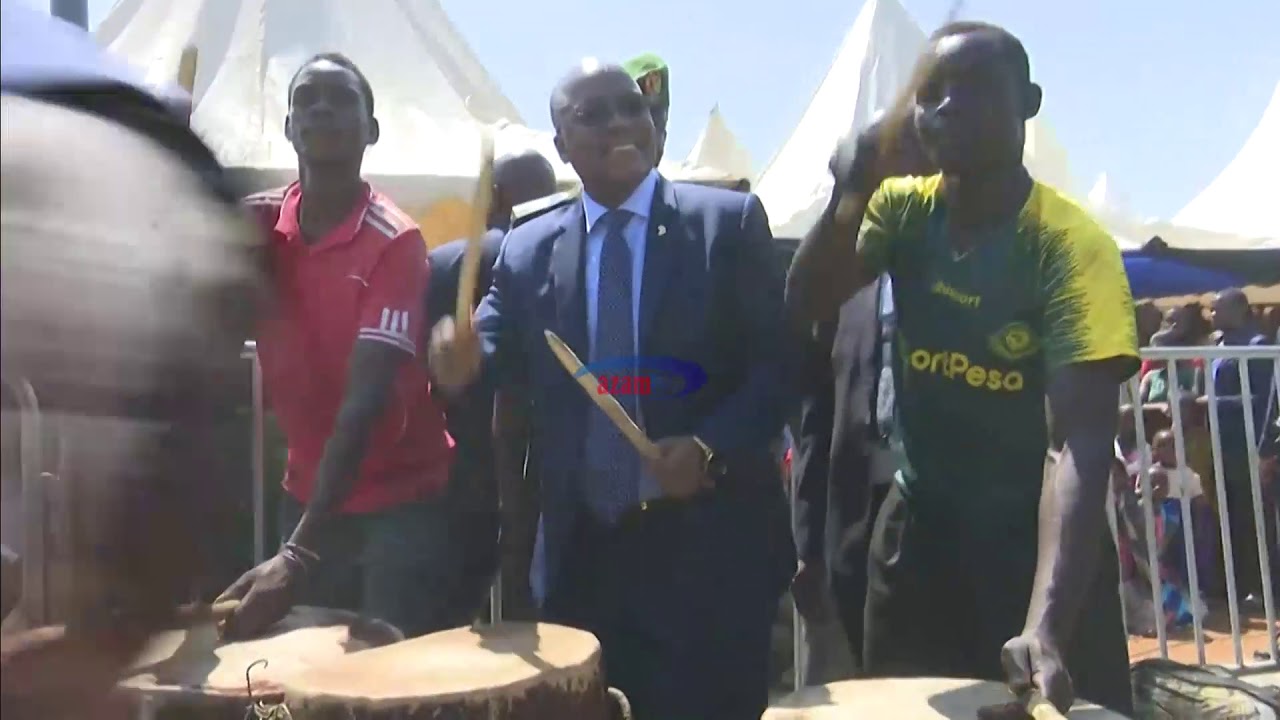 Rais Magufuli aamua kutoa burudani akimsubiri Rais Kenyatta