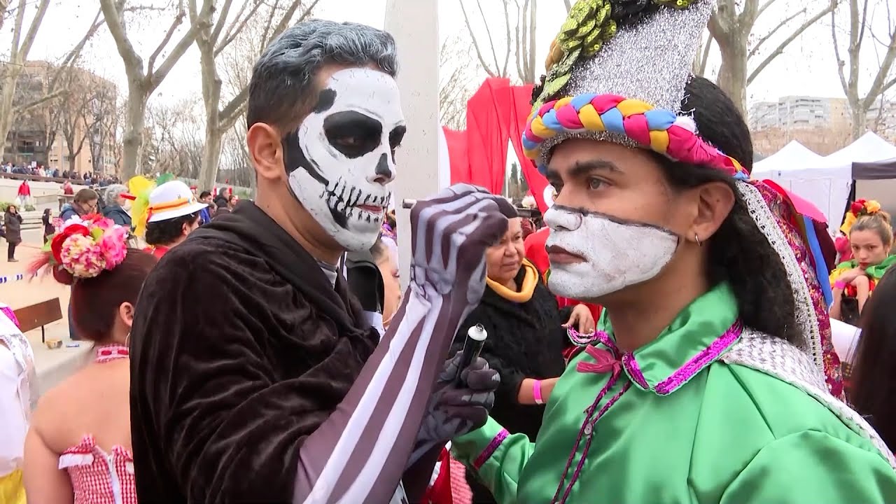 El desfile de carnaval recorre Madrid con homenaje al Madrid de los Austrias y a la Movida