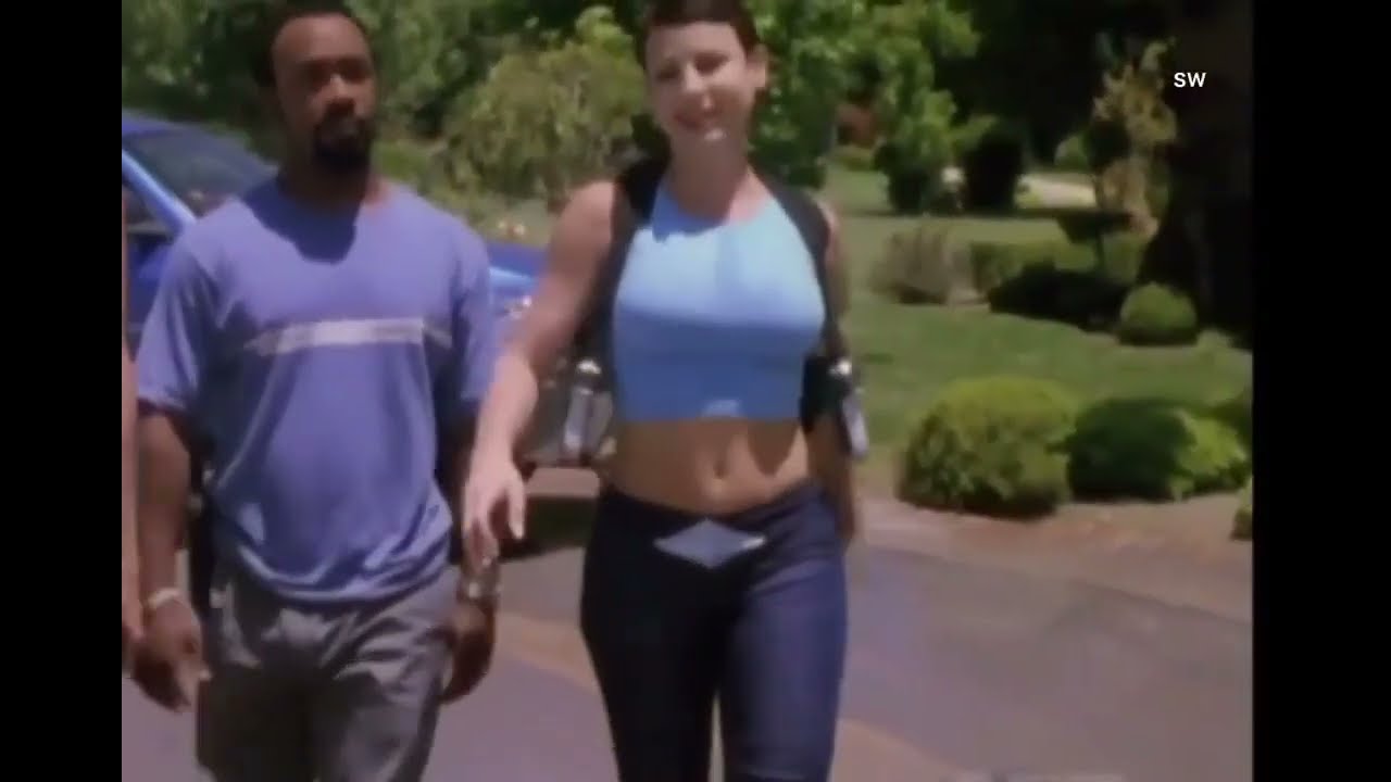 Natalie Raitano looking good in jeans 02