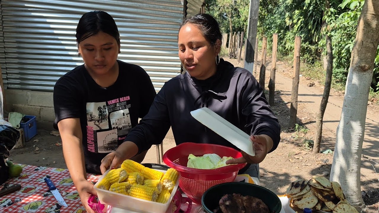 Así nos quedo el rico banquete de churrasco chapin llegaron los invitados🤗