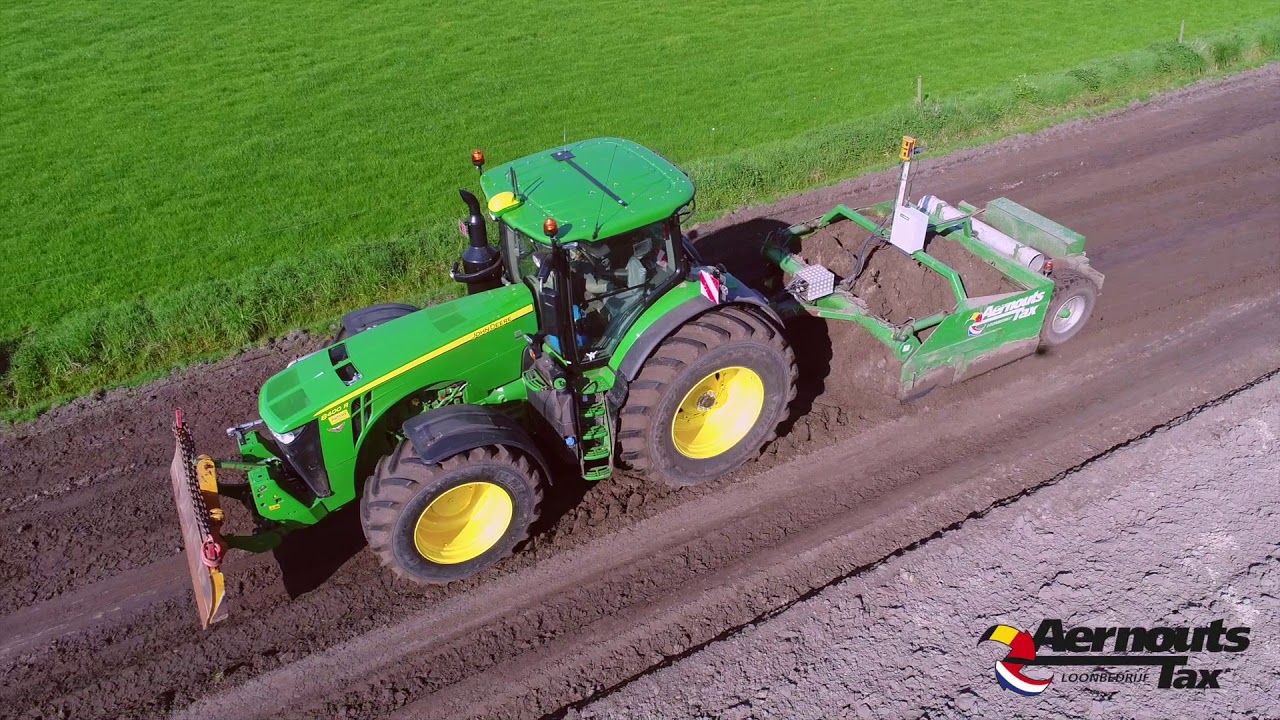 Egaliseren met de John Deere 8400R | Aernouts Tax
