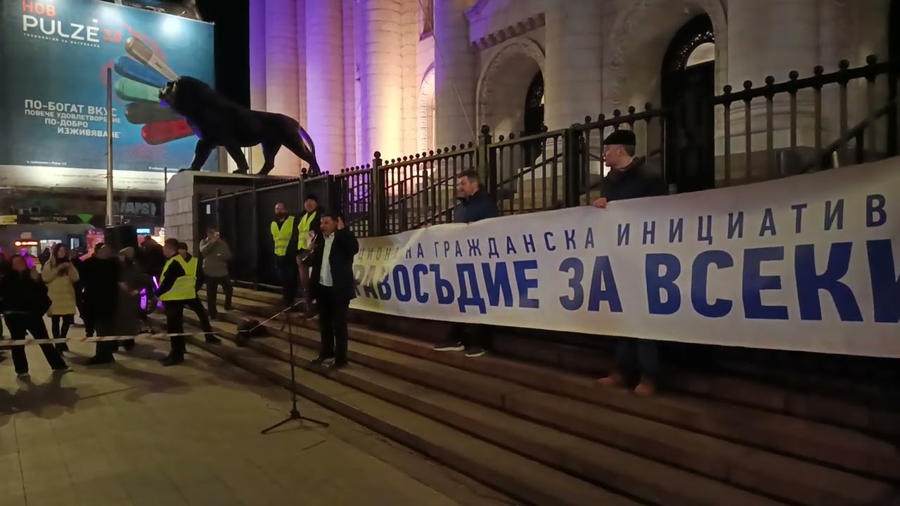 Адвокат Велислав Величков на протест СарафOFF – Операция Нищожен ... СарафовOFF Вън!